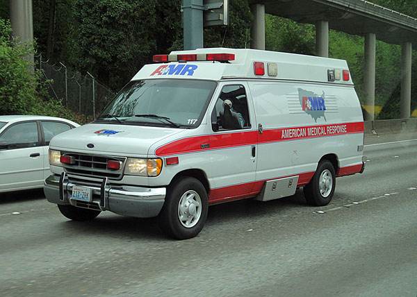 救護(hù)車(chē)生產(chǎn)廠家簡(jiǎn)析車(chē)內(nèi)的醫(yī)療配置有哪些？